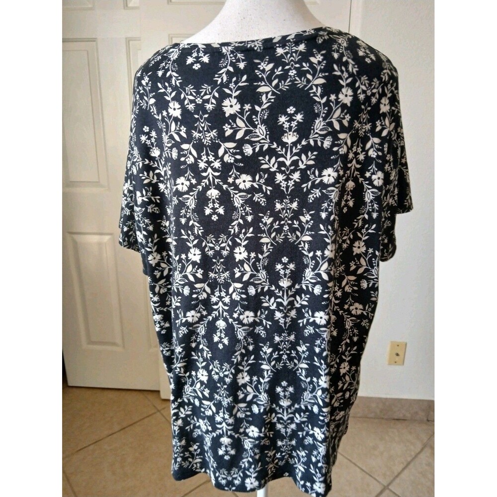 Croft & Barrow Womens Plus Size 1X Black White Floral Classic Tee Top - Picture 3 of 12